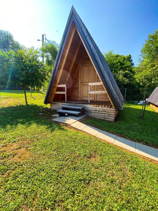 Rooms & Glamping Lana Haus Licko Petrovo Selo Exteriör bild