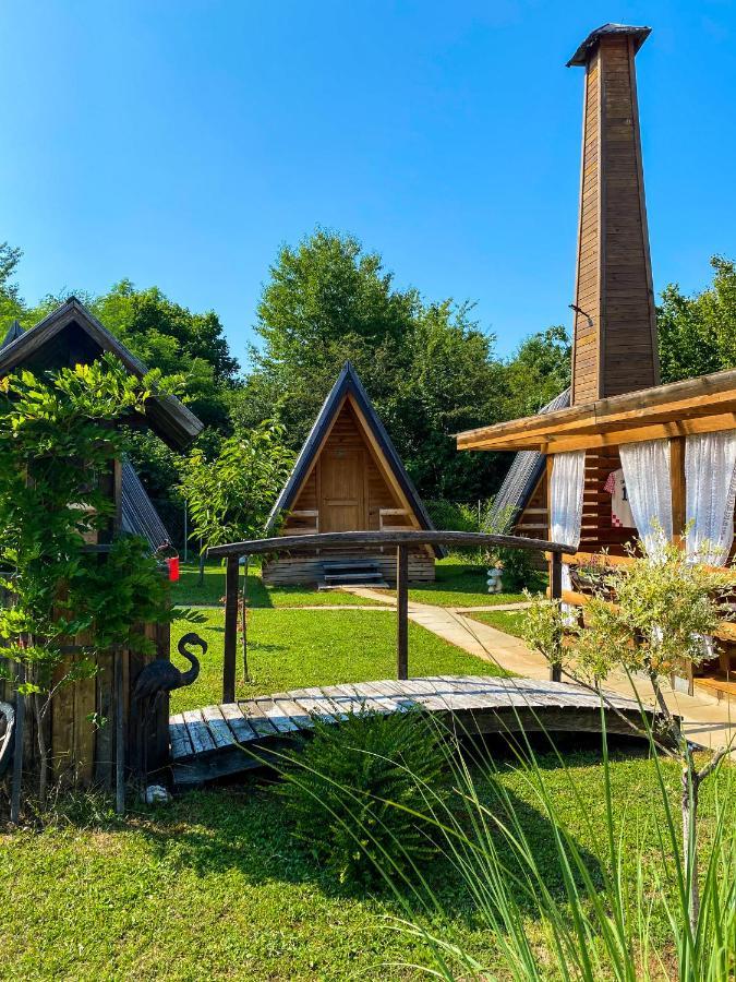 Rooms & Glamping Lana Haus Licko Petrovo Selo Exteriör bild