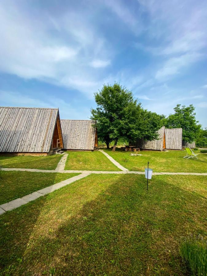 Rooms & Glamping Lana Haus Licko Petrovo Selo Exteriör bild