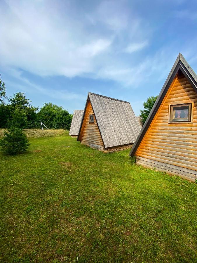 Rooms & Glamping Lana Haus Licko Petrovo Selo Exteriör bild