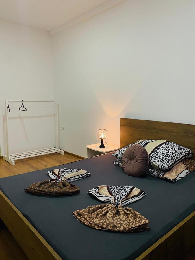 Rooms & Glamping Lana Haus Licko Petrovo Selo Exteriör bild