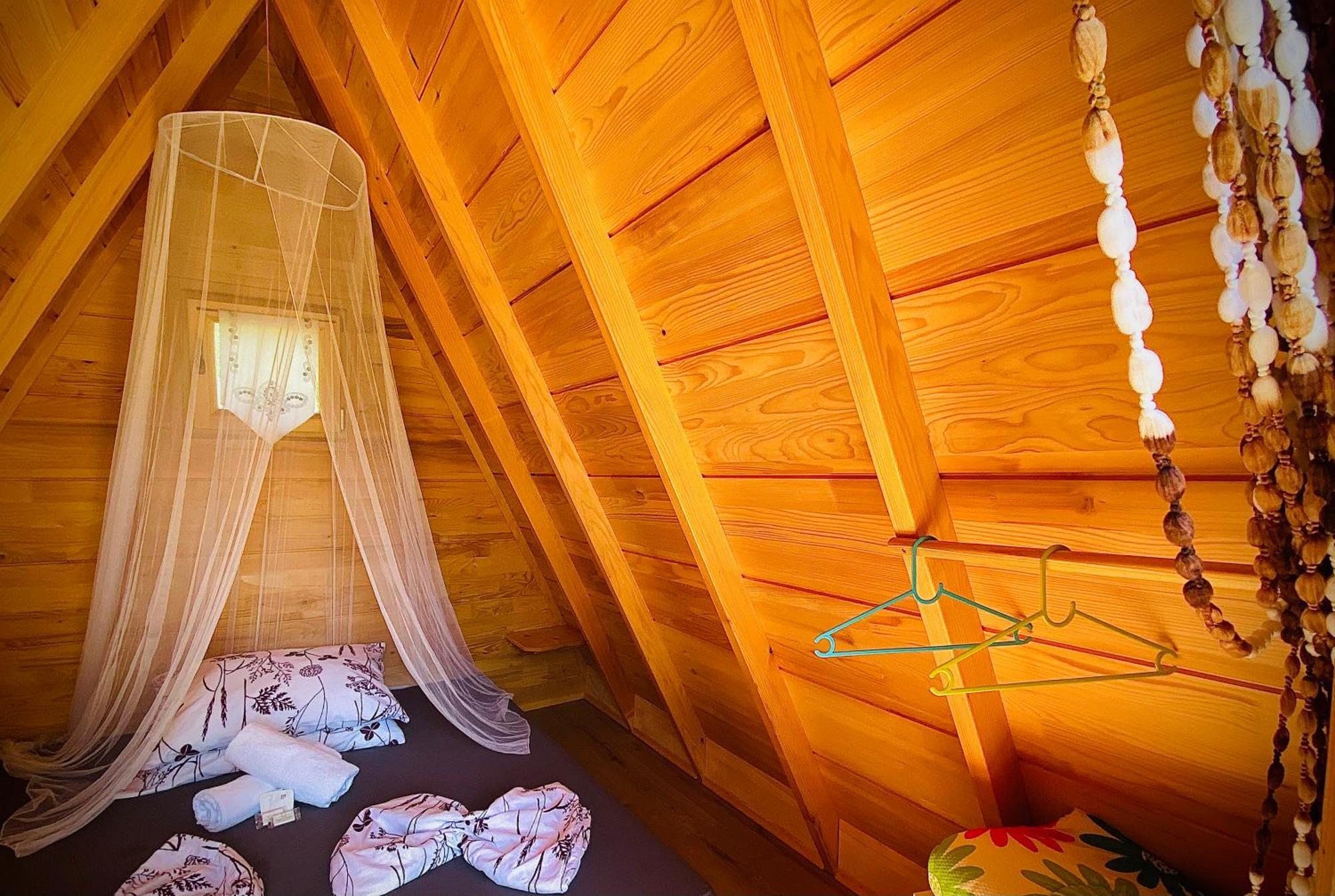 Rooms & Glamping Lana Haus Licko Petrovo Selo Exteriör bild