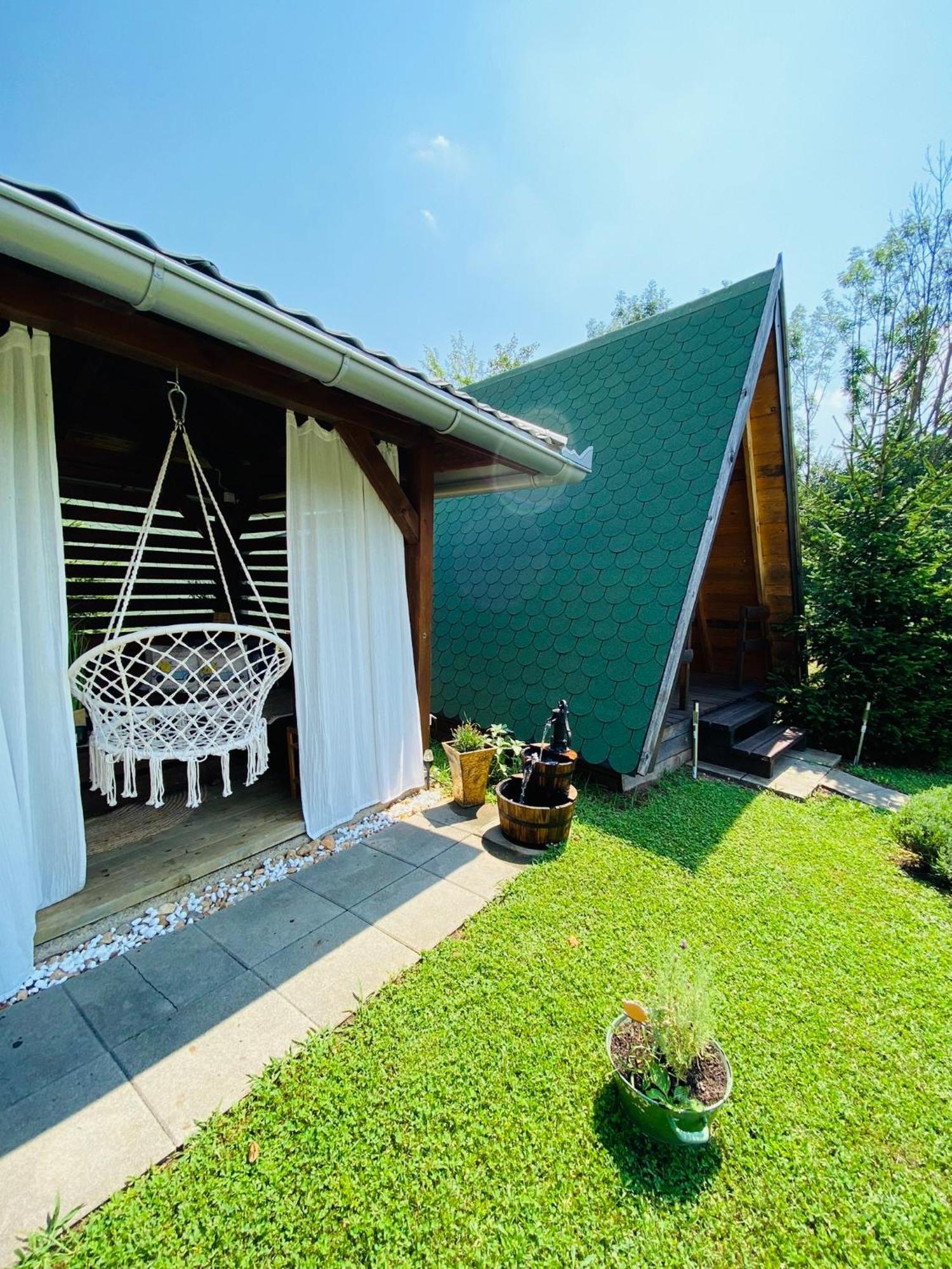 Rooms & Glamping Lana Haus Licko Petrovo Selo Exteriör bild