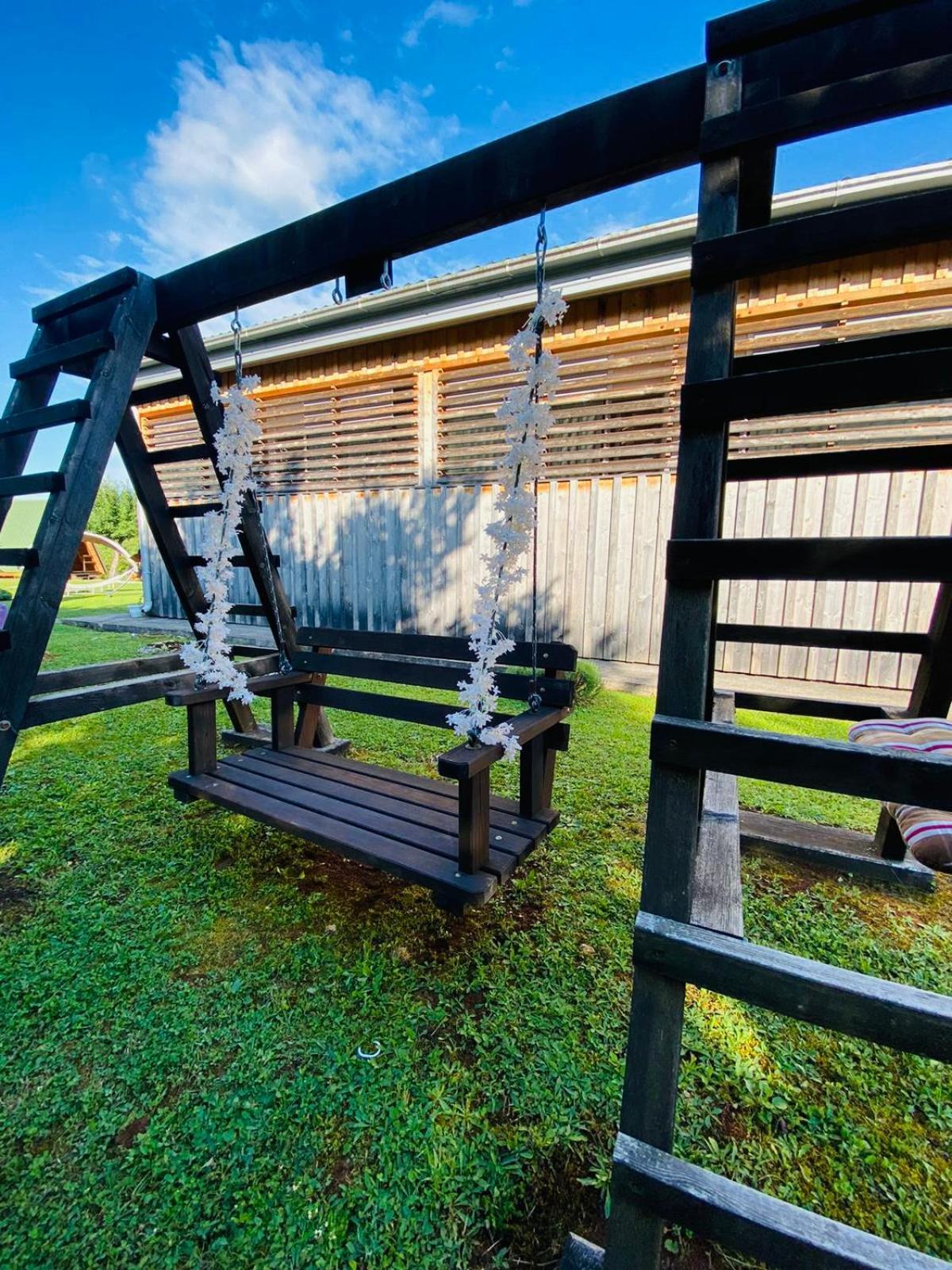 Rooms & Glamping Lana Haus Licko Petrovo Selo Exteriör bild