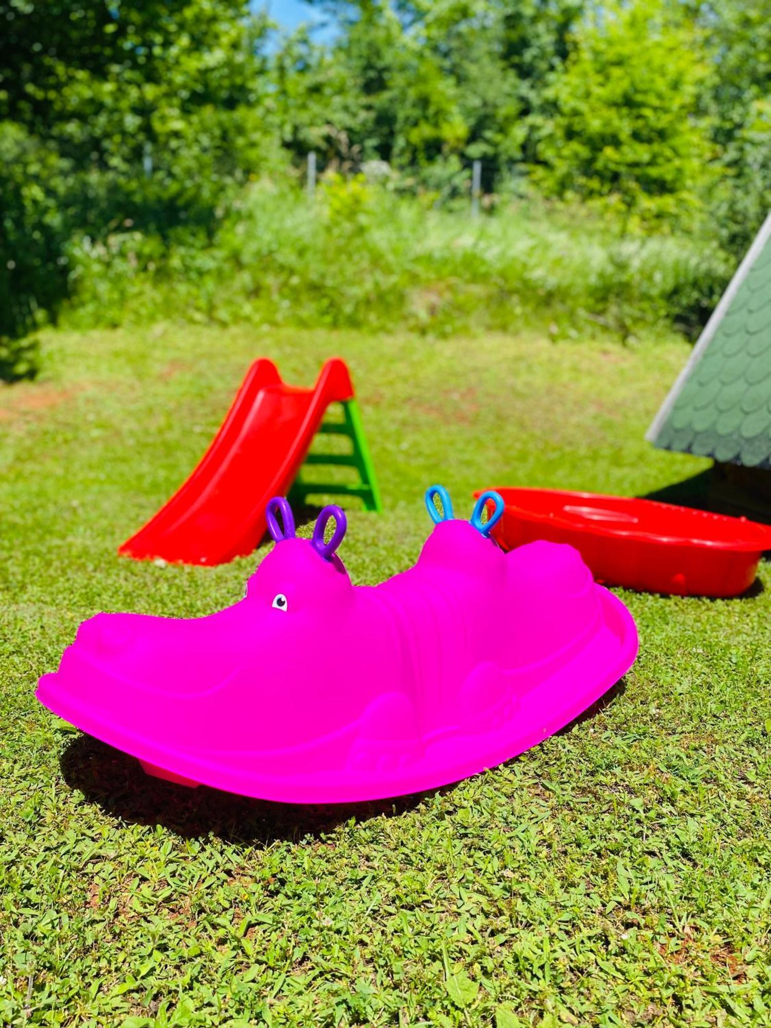 Rooms & Glamping Lana Haus Licko Petrovo Selo Exteriör bild