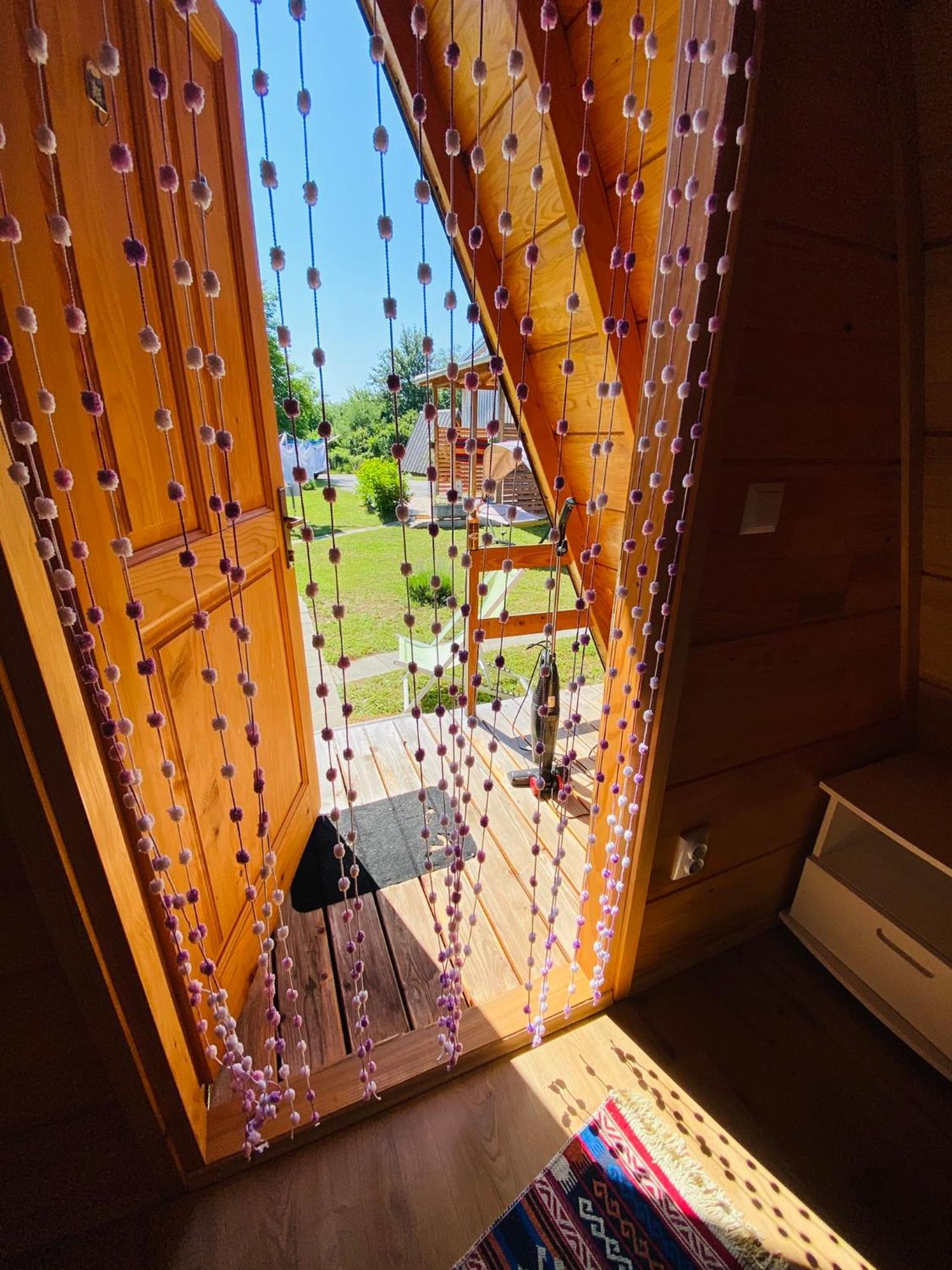 Rooms & Glamping Lana Haus Licko Petrovo Selo Exteriör bild