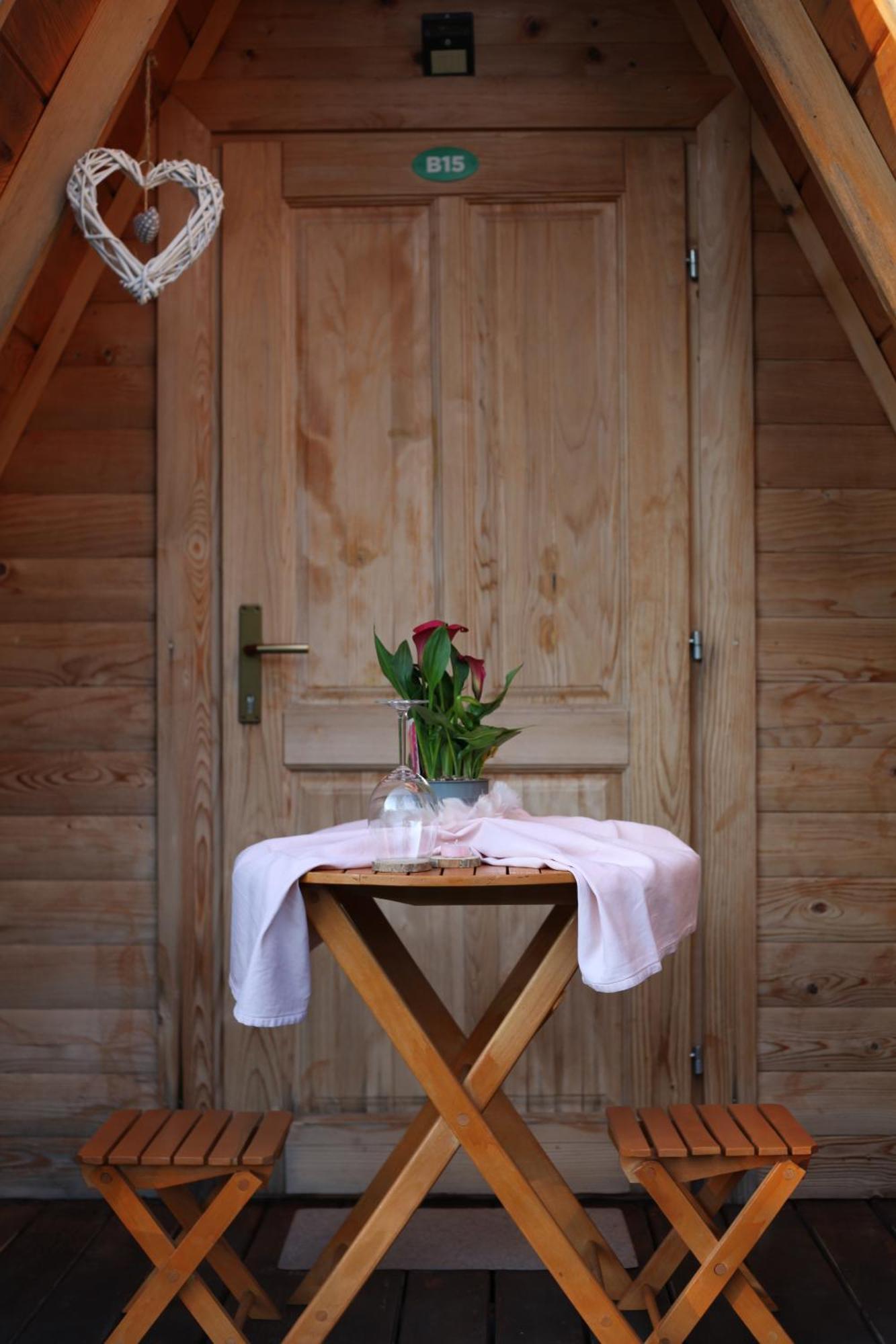 Rooms & Glamping Lana Haus Licko Petrovo Selo Exteriör bild