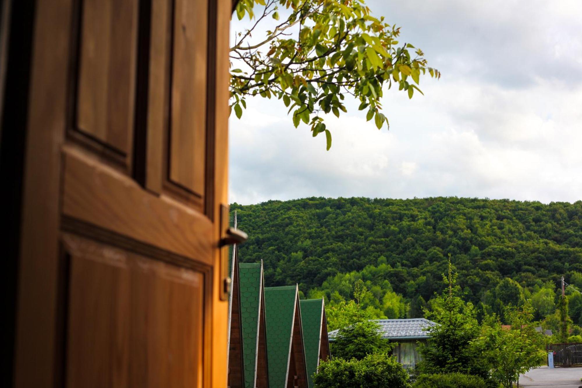 Rooms & Glamping Lana Haus Licko Petrovo Selo Exteriör bild